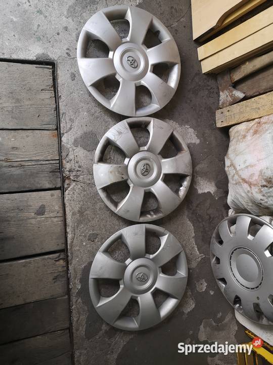 Trzy oryginalne kołpaki Toyota Yaris II Łask