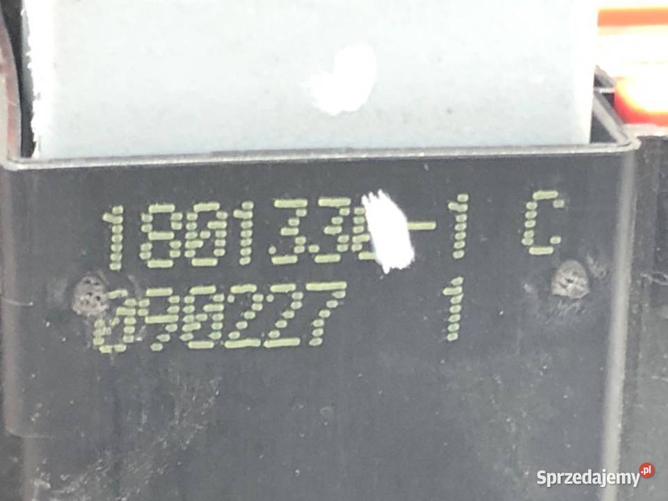 SKRZYNKA BEZPIECZNIKÓW RENAULT SCENIC III