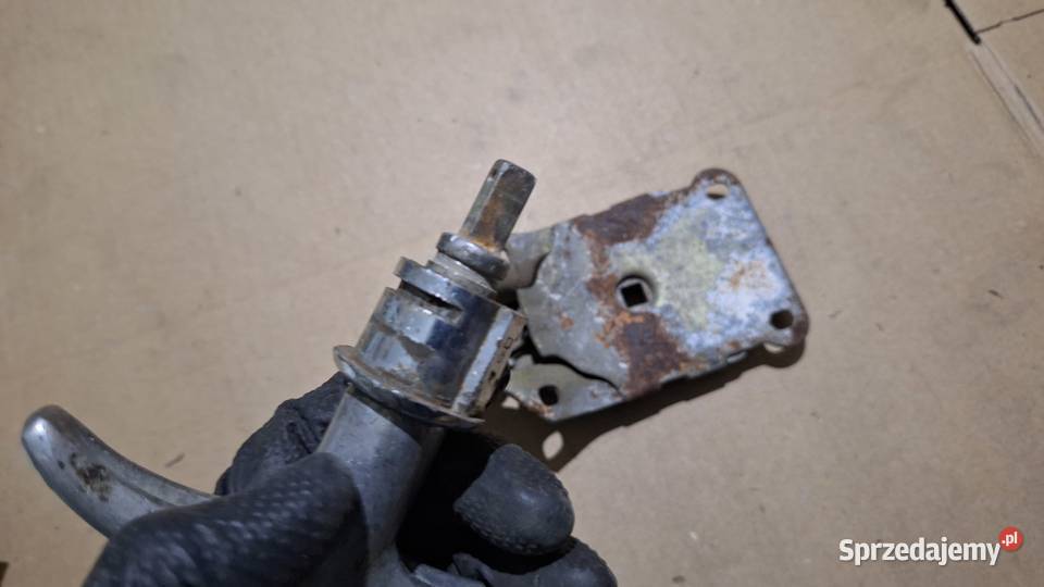 Klamka klapy bagażnika M20 FSO Warszawa Gaz osobowe