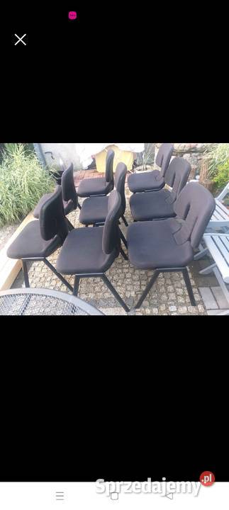 Osiem szwajcarskich dizajnerskich krzeseł firmy wielkopolskie