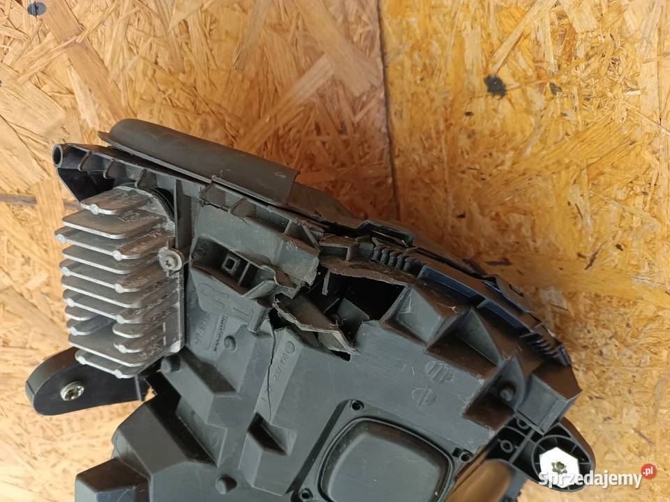 LAMPA PRAWY PRZÓD REFLEKTOR EU A2059068002