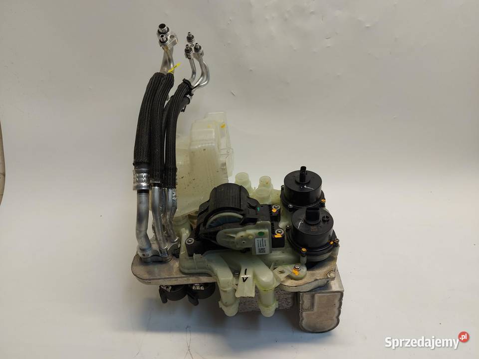 TESLA MODEL Y 2022r Pompa ciepła rozdzielacz osobowe sprzedam