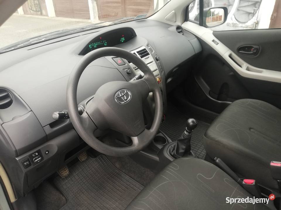 Salon LIFT 13 VVTi 101 Bezwypadkowy Warszawa Hatchback