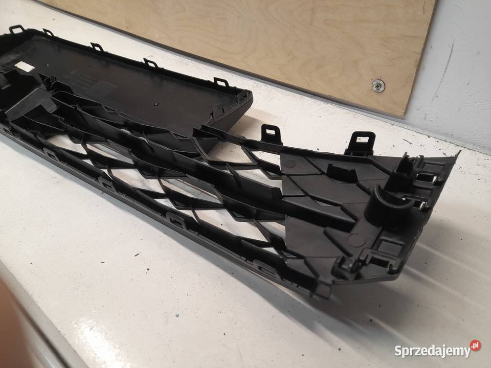 SEAT LEON IV 4 KRATKA ŚRODKOWA ATRAPA GRILL