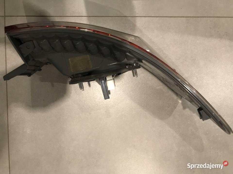 Lampa tylna lewa Totota Avensis T27 Kraków