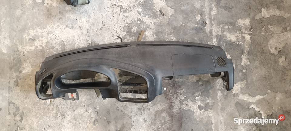 Deska rozdzielcza BMW E36 Sedan Touring czarna Piasek