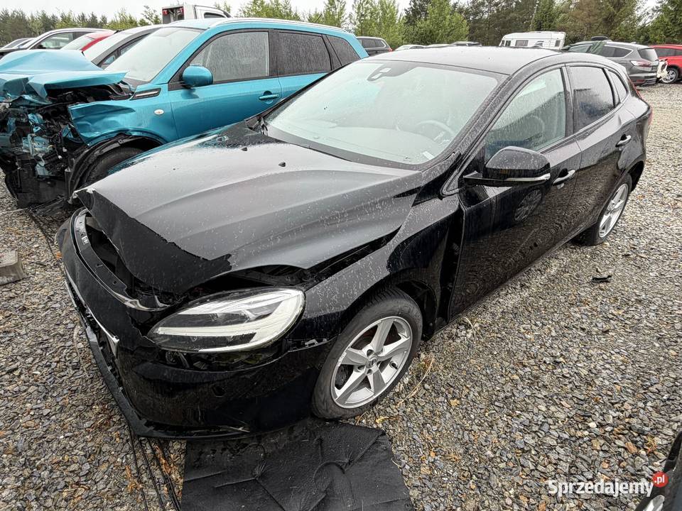 VOLVO V40 V4 LIFT 20 Benzyna 2019 MOMENTUM 45