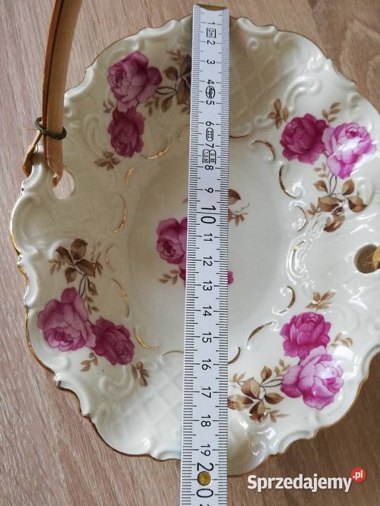 Porcelanowy koszyczek w róże Ropa