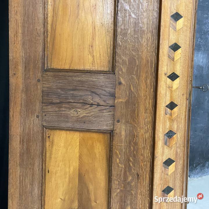 Antyczna szafa dwudrzwiowa z intarsjami I poł zachodniopomorskie Budno