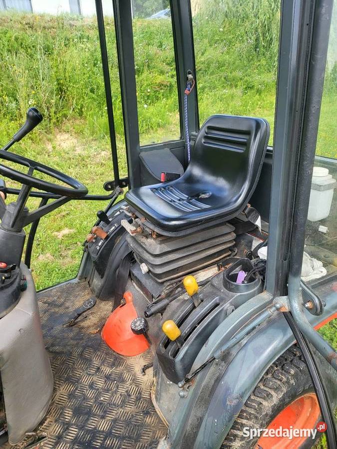 Kubota 4x4 z pługiem ogrzwana kabina Tymowa sprzedam