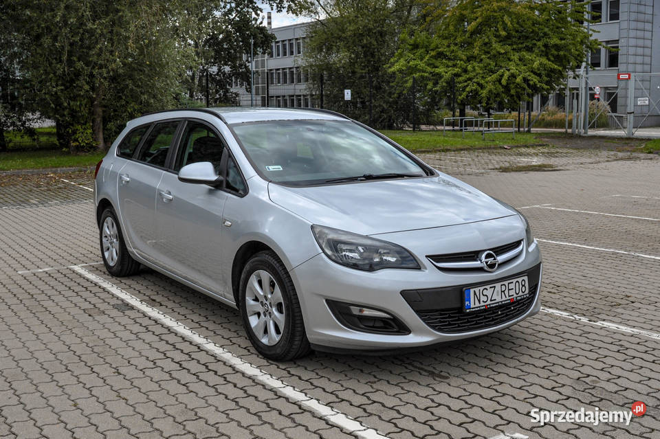 Opel Astra 14T LPG 2014 r Lift Bezwypadkowy