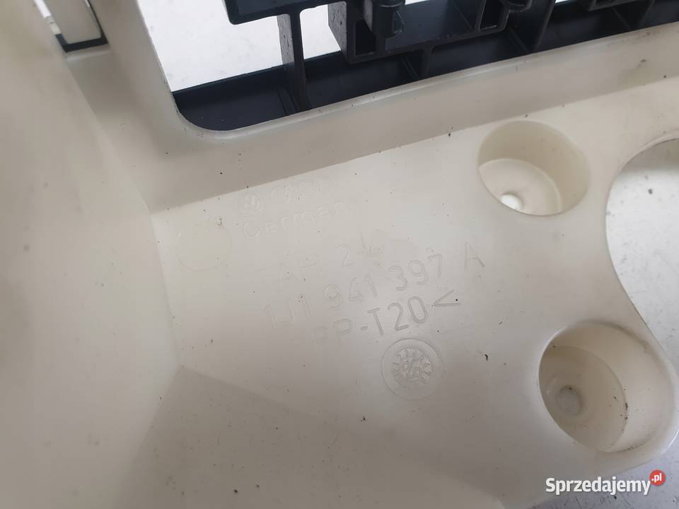 Octavia I 16 SR MOCOWANIE SKRZYNKI BEZPIECZNIKÓW Rudka