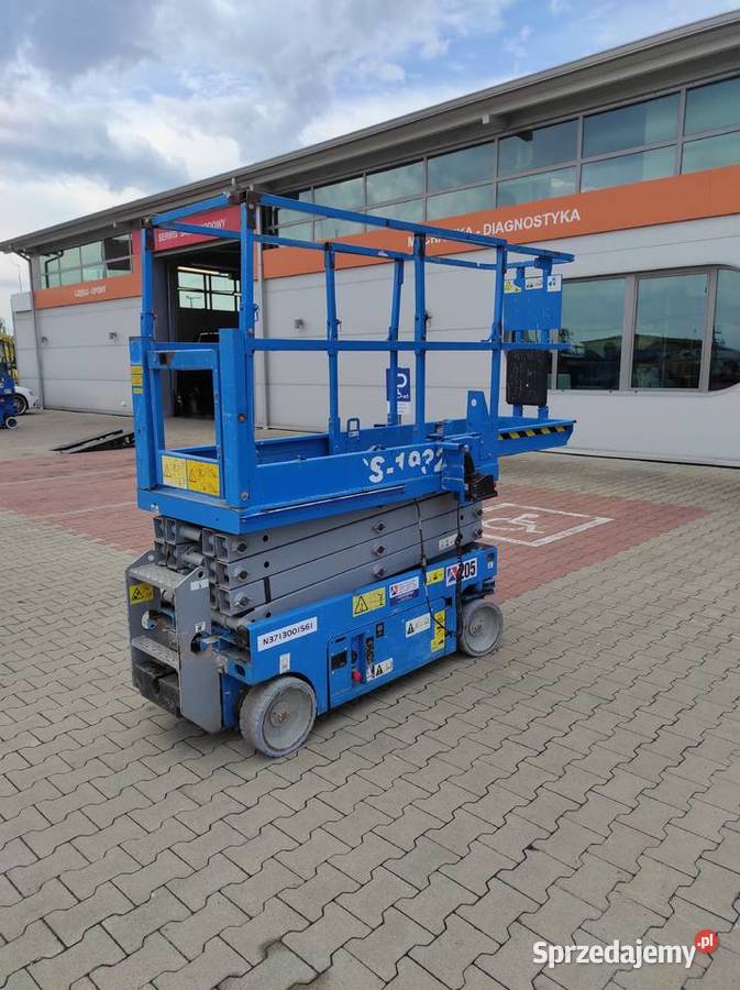 Podnośnik nożycowy GENIE GS 1932 205 Rok produkcji 2010 Jasło