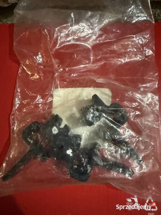 Górne mocowania chłodnicy 2 sztuki DodgeChrysler osobowe Części montażowe Kolbuszowa Dolna sprzedam