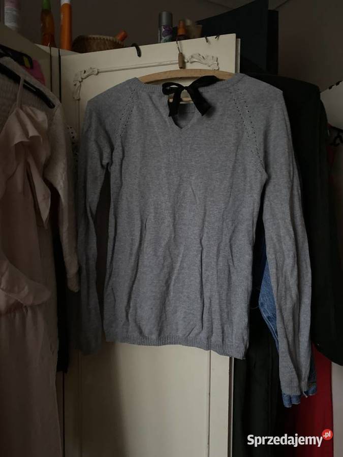 Sweterek House szary z koronkowym wzorem wiązany House Kraków