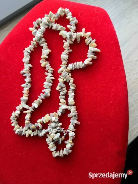 Klasyczny naszyjnik z kamienia