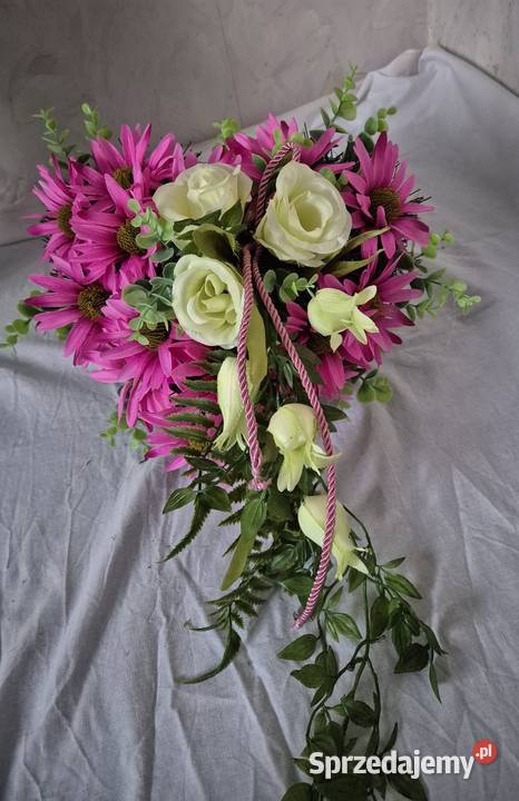 Dekoracja nagrobna stroik serce na cmentarz Kompozycje kwiatowe