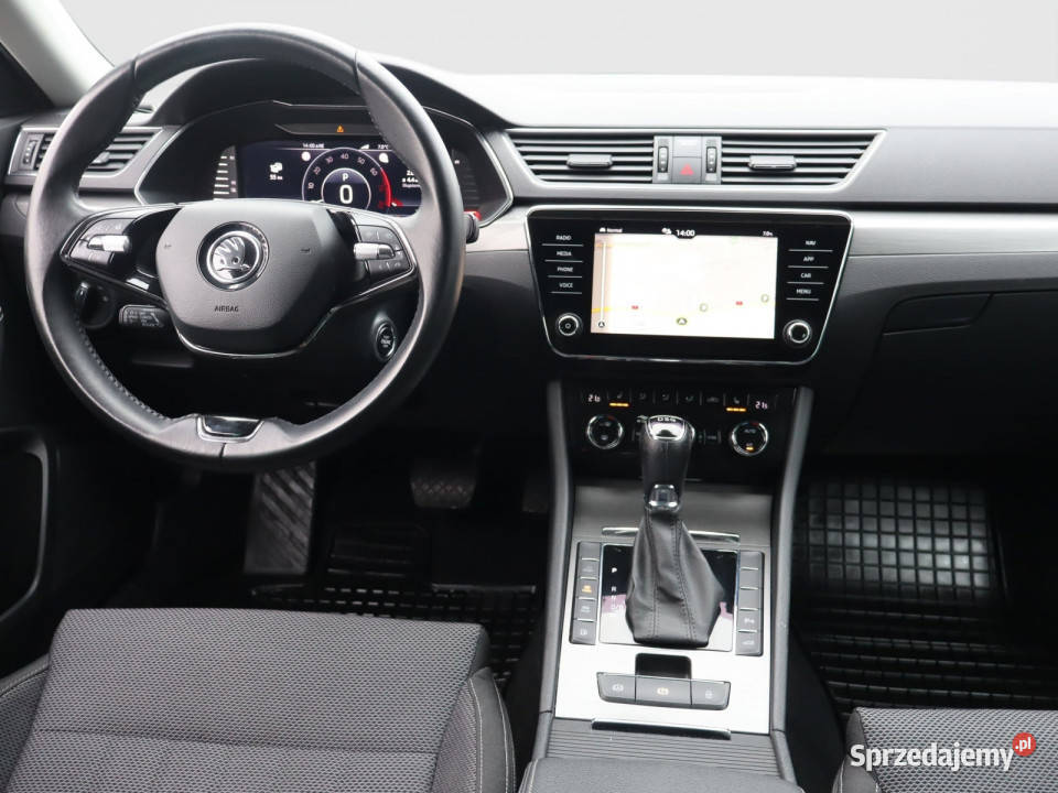 Skoda Superb iV 14 TSI PHEV wielofunkcyjna kierownica