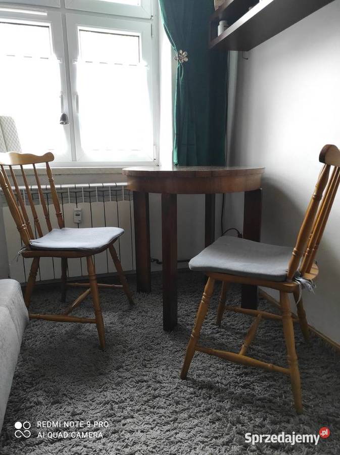 Piękny okrągły stół lata 50 2 krzesła patyczaki 78cm śląskie Czechowice-Dziedzice