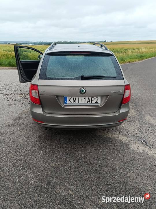 Skoda Superb ll prywatne doinwestowana Rok produkcji 2010 małopolskie Miechów sprzedam
