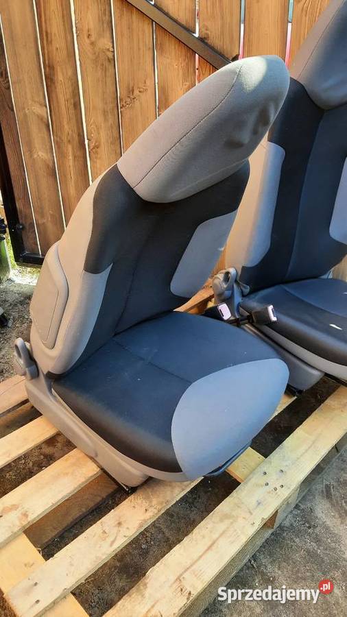 fotel prawy Toyota Aygo I Citroen c1 3 drzwi z Dębno