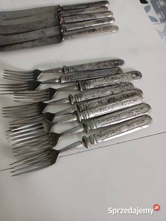 Antyki 8 przedwojennych widelców z 5 nożami Biele