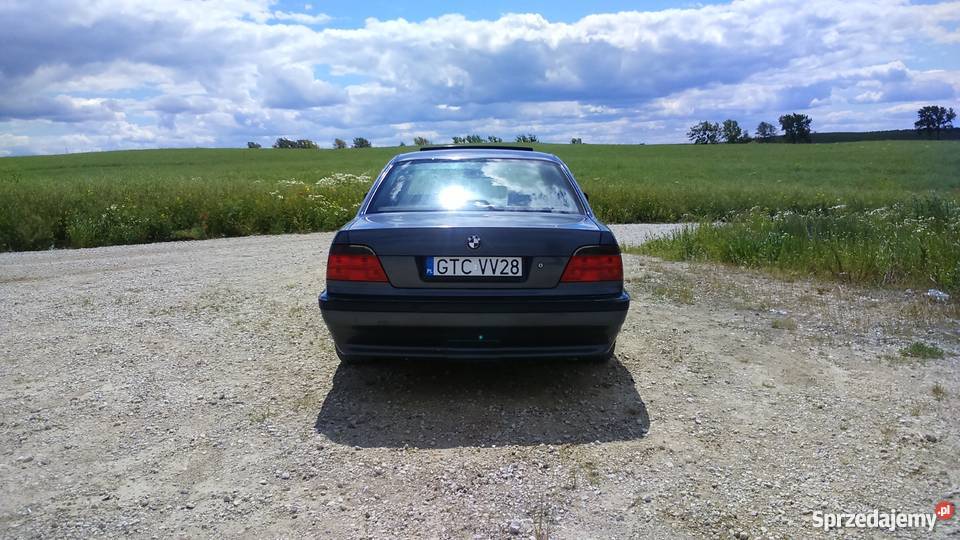 BMW E38 728i szary