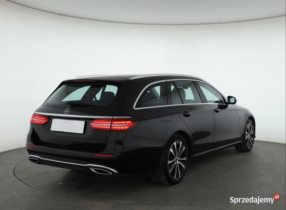 Mercedes E E 300 de 4MATIC asystent pasa ruchu