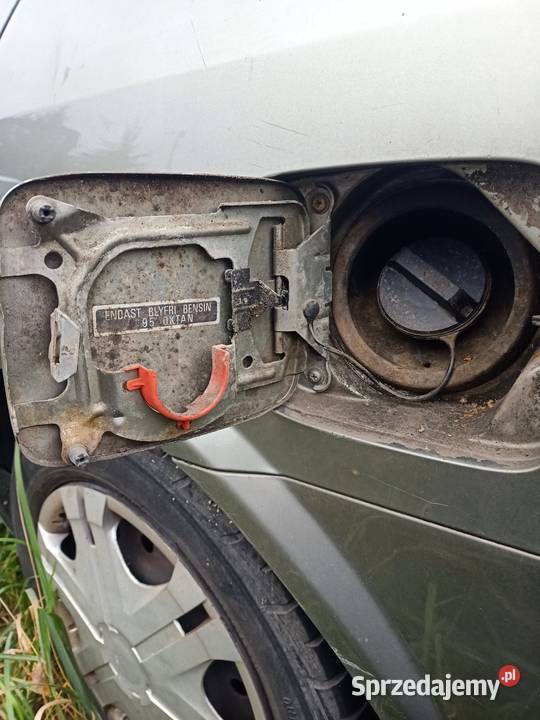 Klapka wlewu paliwa nissan primera P12 kombi K30