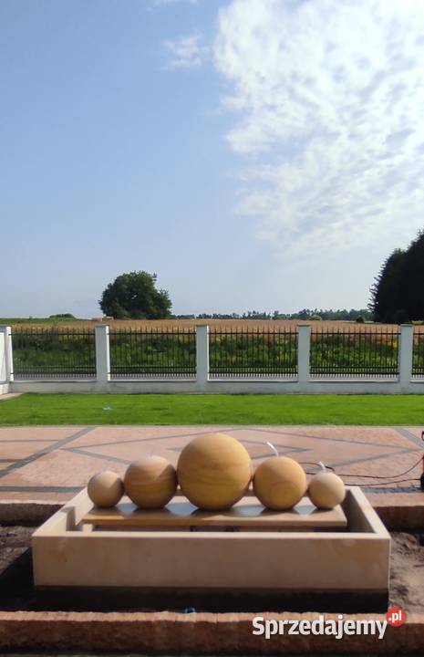 Piękna nowoczesna fontanna ogrodowa z piaskowca Kamienna Góra