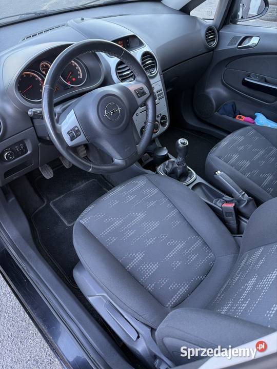 Opel Corsa 14 87 klimatyzacja tempomat światła do jazdy dziennej Zabrze