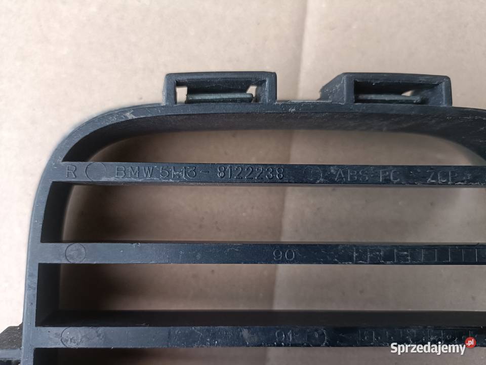 GRILL ATRAPA NERKA PRAWA BMW 3 E36 8122238 Drezdenko sprzedam