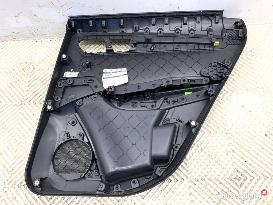 BOCZEK DRZWI PRAWY TYŁ SKODA KAROQ SUV TAPICERKA