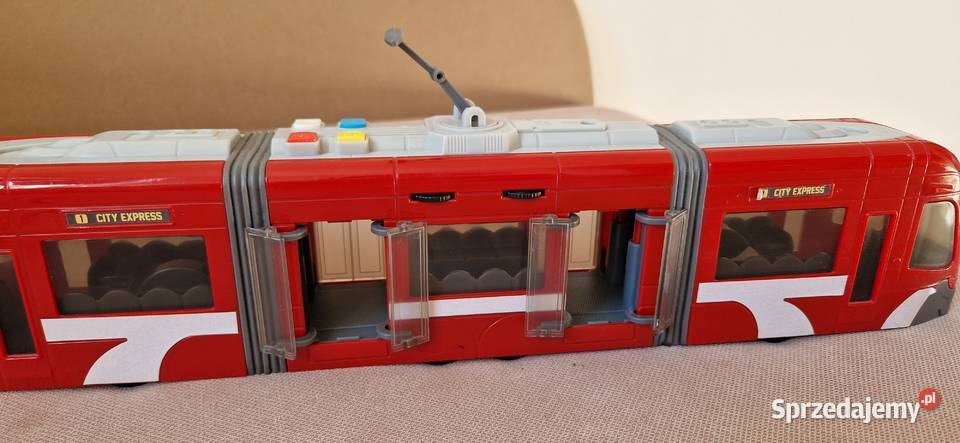 pociąg kolejka dźwięk otwierane drzwi czerwony małopolskie Kraków