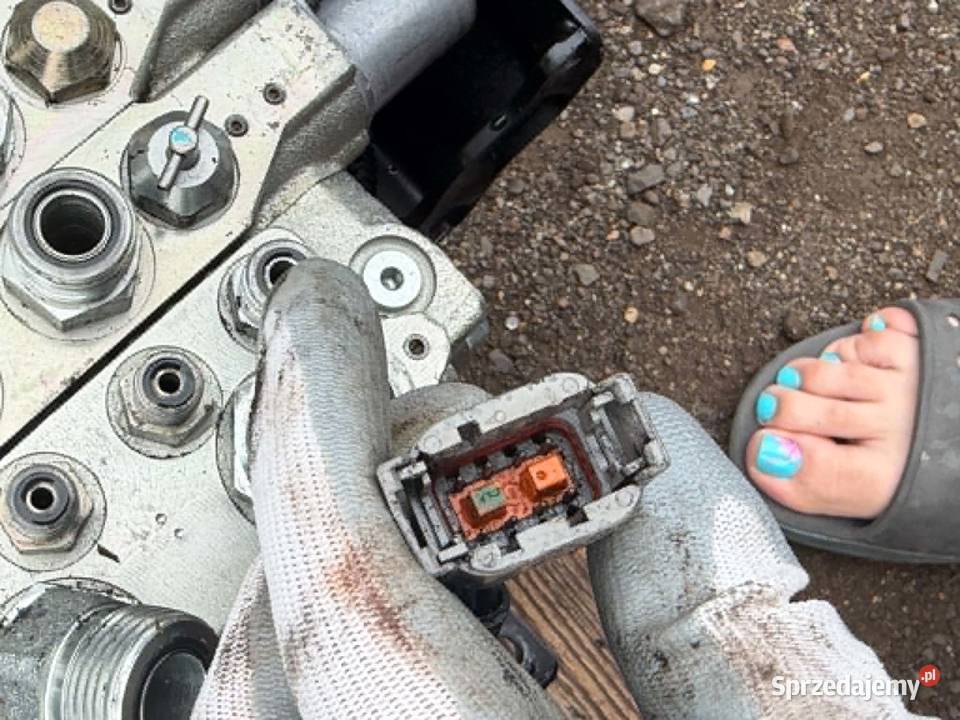 Rozdzielacz hydrauliczny czterosekcyjny HYSTER Antonie