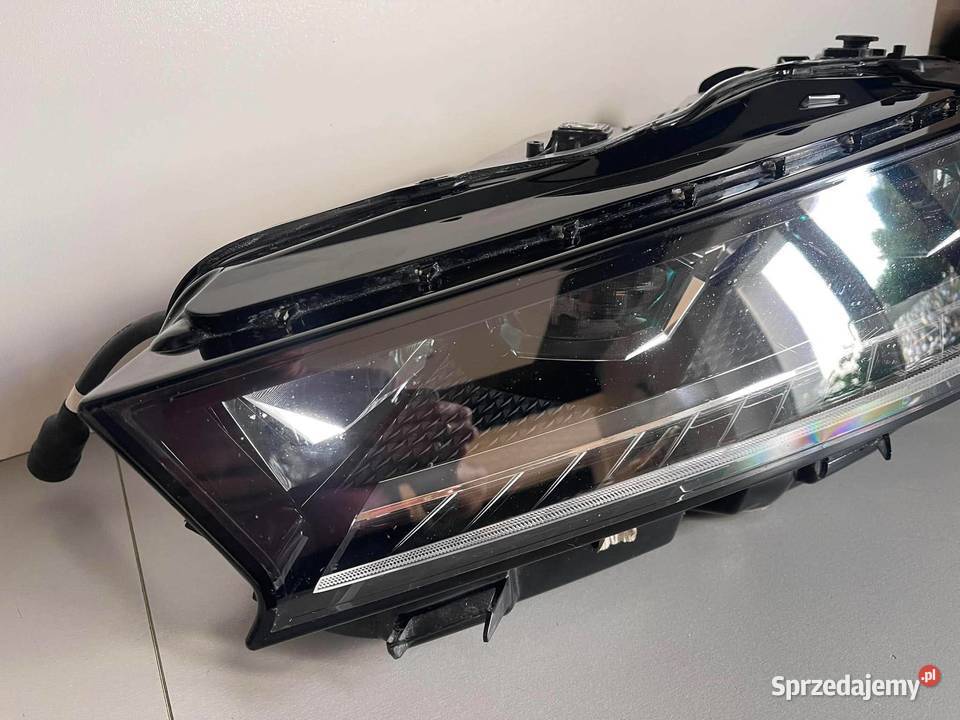 SKODA SUPERB IV CRYSTAL LIGHTING FULL LED LEWA Ostroróg