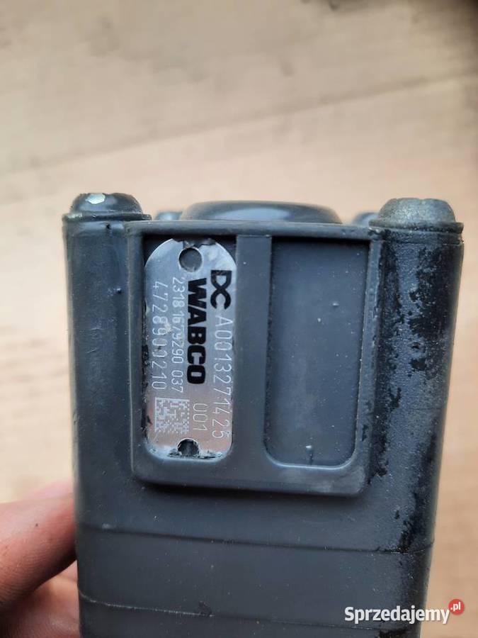 Zawór ECAS A0013271425 MECEDES MP4 ciężarowe Staszów