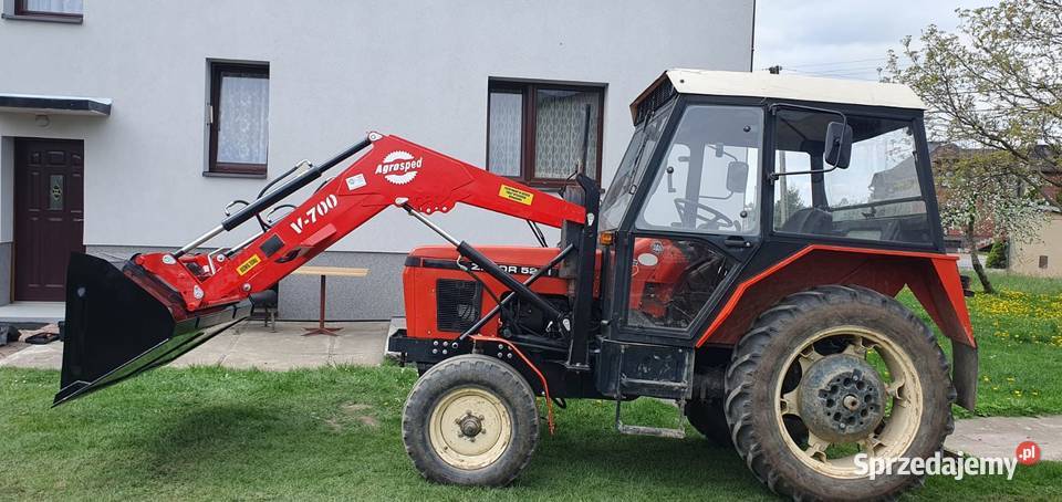 Ładowacz czołowy firmy Agrosped model V700 Kolno
