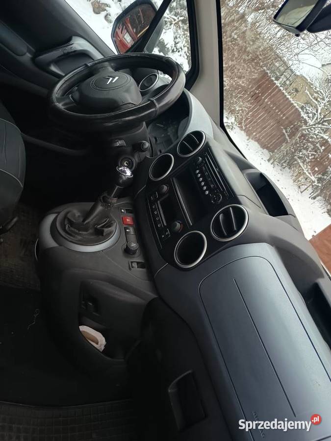 Citroen Berlingo 16 HDI 2008 srebrny stan Rok produkcji 2008 Boćki