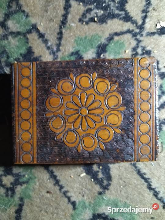 Stare drewniane pudełko zdobione Olsztyn