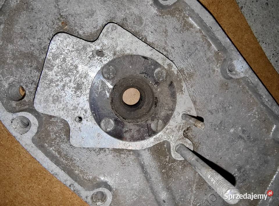 Dekiel pokrywa rozrządu silnika Ural M61 Pokrywy i osłony silnika Leszno sprzedam