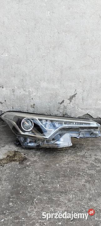 TOYOTA CHR chr Lampa Prawa LED 1619r USZKODZONA Poświętne