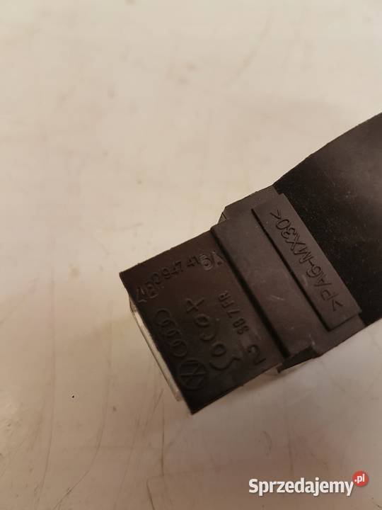 LAMPKA OŚWIETLENIE KABINY AUDI 4B0947415A Przystajń