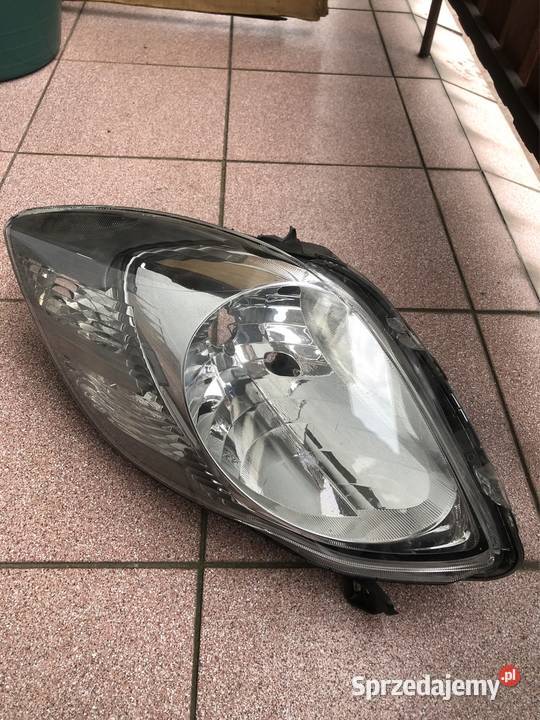 LAMPA PRZÓD LEWA TOYOTA YARIS II 2 LIFT śląskie Kozy