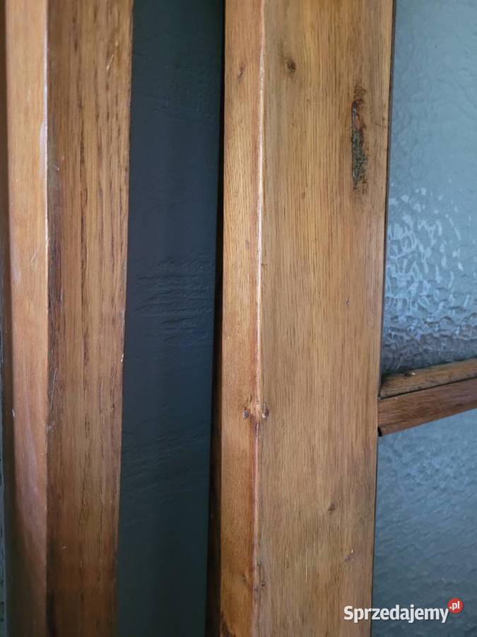 Stare solidne drzwi wahadłowe