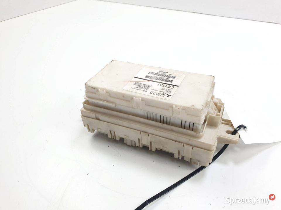 SKRZYNKA BEZPIECZNIKÓW MITSUBISHI L200 8637A775 osobowe sprzedam