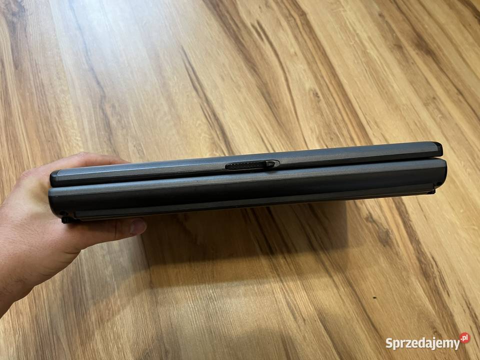 Stary laptop Fujitsu Siemens Amilo M6100 Brzana