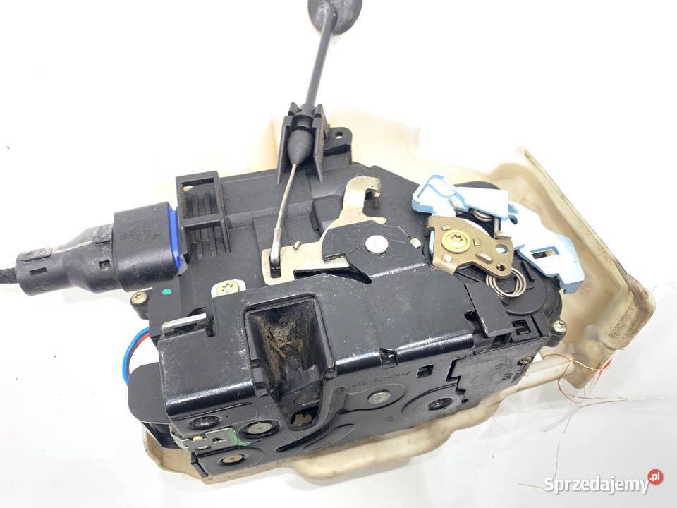 ZAMEK DRZWI PRAWY PRZÓD VW GOLF V Hatchback 0310