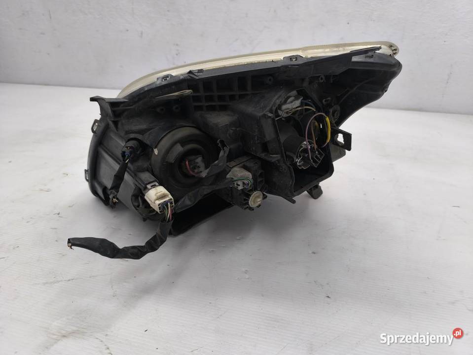 LAMPA PRAWY PRZÓD TOYOTA AVENSIS II T25 18 osobowe wielkopolskie