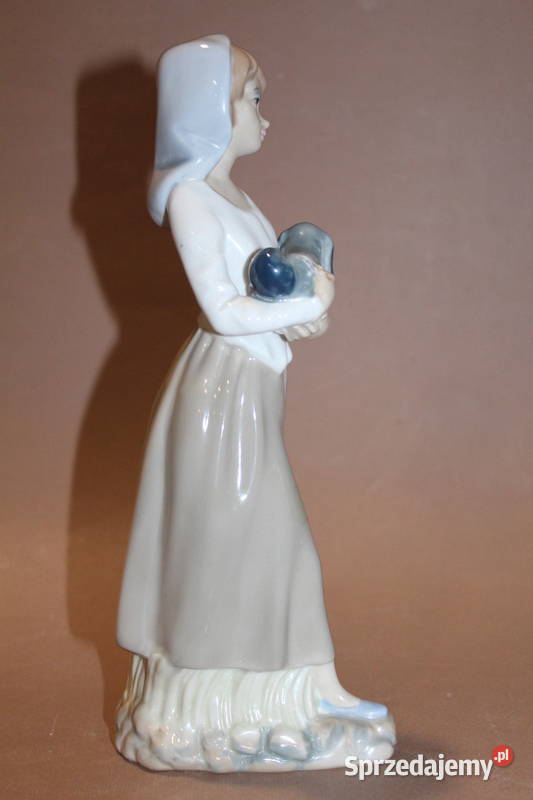 Figurka kobiety z psem Casadees 882 Szczecin